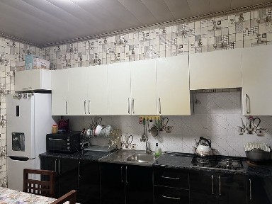 Uchastka hovli, Yangihayot kotejladan o'tganda mahalla ichida