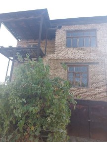 Дача, в янгиюльском районе, принадлежащая ранне Главташкенстрою.