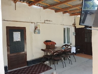 Hovli uy sotiladi