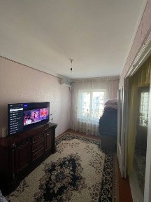Прадаю квартиру срочно 4-комнатная панельный массив
