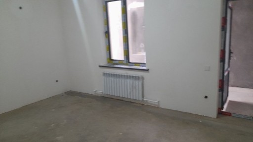 Arndaga yangi qurlgan xonalar bor homom tevlet oshxona hamasi ichida