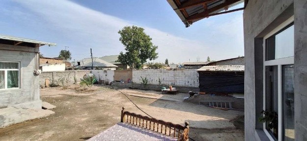 Срочно. Эски сергели 4 соток 4 хона