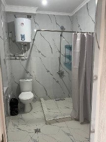 Qibray tumanida 2 etaj uyyi xar bitta xonasi beriladi srochniy