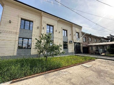 Офис с 27 комнатами и столовой