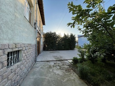 Hovli uchastka sotiladi 7sotx