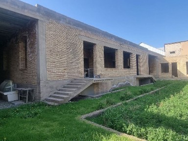 Ховли сотилади Тошкент парфём якинида