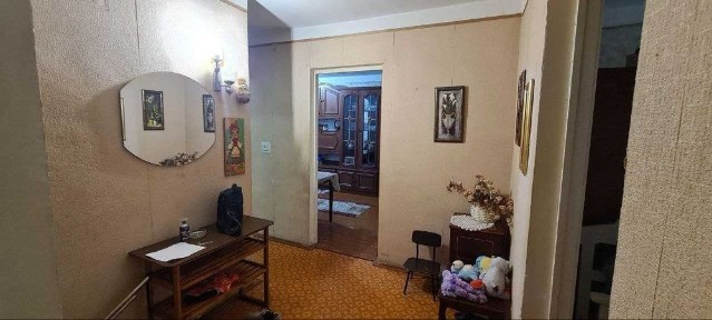 Продам 4 комнатную квартиру в хорошем районе