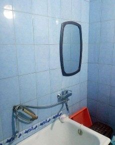 Аренда коракамиш жомий чукурсой. хонали оилага берилади расмдаги уй х