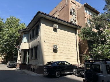 В самом центре города Ташкента на улице С. Азимова