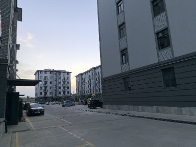 Kvartira sotiladi. Yunsobot Avliyo ota Chalaqozo.