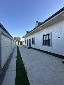 Nurafshonda 3.3 sótihliy 5 honaliy yangi uimiz sotiladi.tel