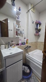 Kvartira sotiladi 3/1/4 olmazor q/q 2/4 da
