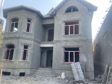 Quqon shaxar melkombinat kuchasida 4.5 sotixli 2 etajli karobka xolatd
