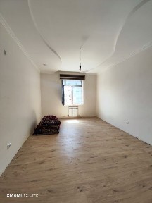 Kogon vakzali yonidan 120 kvadrat kvartira sotiladi