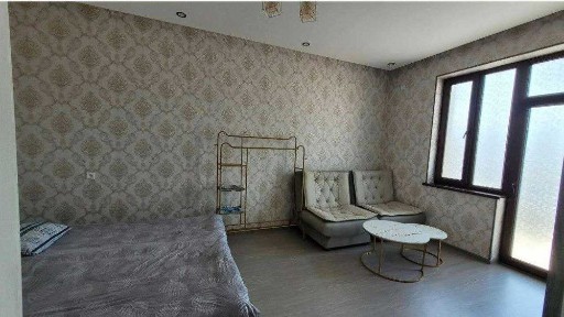 Продам 1-комнатную в Мирабадском районе. 4 роддом. 1/2/7