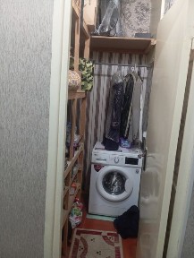 Продается квартира 3комнатная, переделанная в 4,на 2 этаже