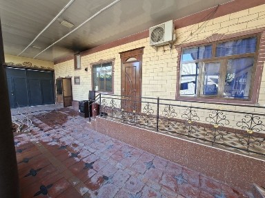 Uy hovli sotiladi