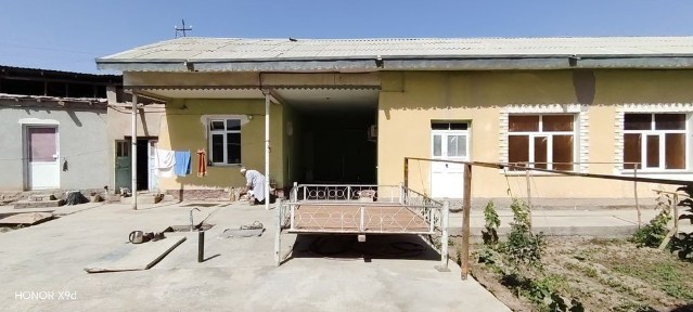 7 sotixlik xovli sotiladi vokzal hududidan.