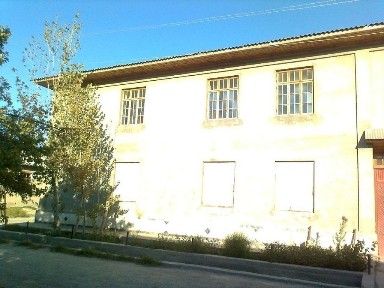 Уй ховли сотилади 18 сотих 2этаж +агородрод, гараж, котта подвалиям б