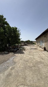 Uy sotiladi Hovli sitiladi. Ҳовли сотилади.