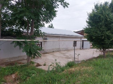 Uchastka sotiladi