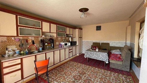 Барча кулайликларга эга 3-этажли уй сотилади, Хасанбойда жойлашган