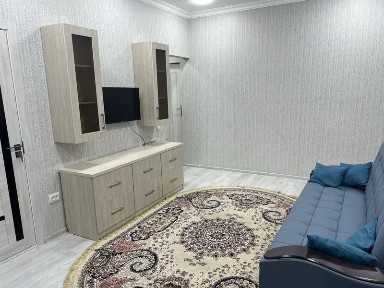 Чилонзор, 8-квартал. 1/2 хонали тоза ва барча шароитли квартира