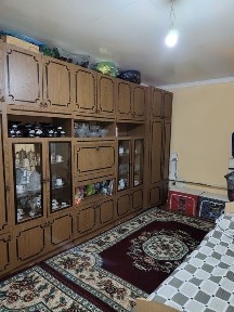 Hovli sotiladi.