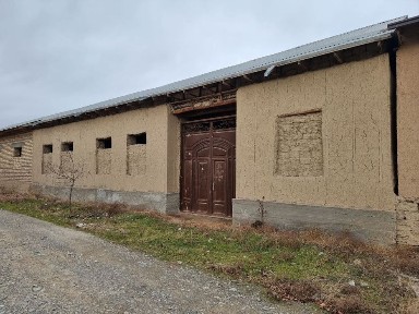 Тугалланмаган ховли
