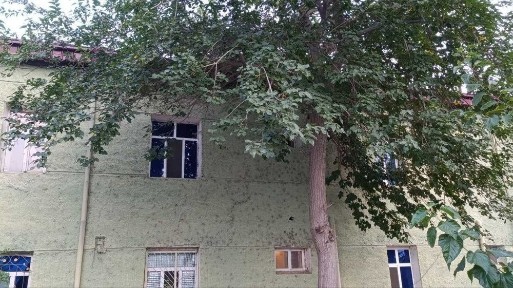 Ellikqal'a tumani Bo'ston MFY S.Ayniy ko'chasi 24 dom 8-uy sotiladi