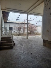 Xovli uy sotiladi