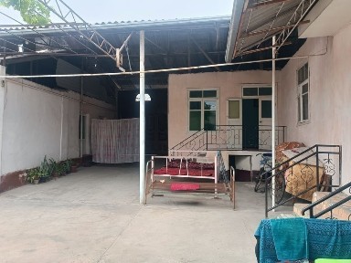 Fargona shaxar markazida xovli uy sotiladi 6 sotix