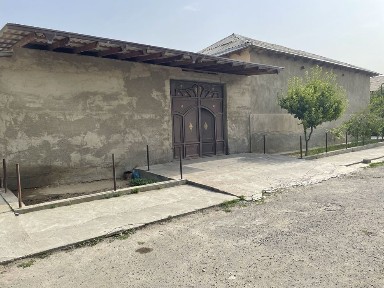 61 bozorn orqasdan uy sotilad