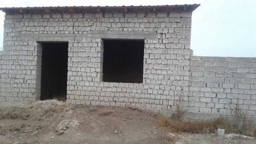 SROCHNANamunali uy sotiladi 2 xona va dokonga moljallangan xonalar