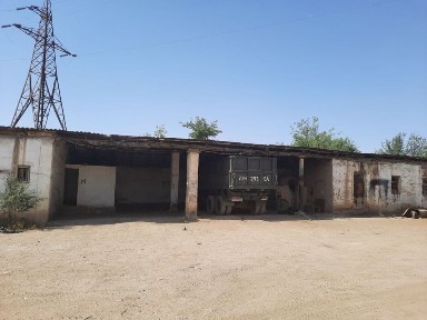 Продается нежилое Baza sotiladi 28 sotok yolni ustida joylashgan