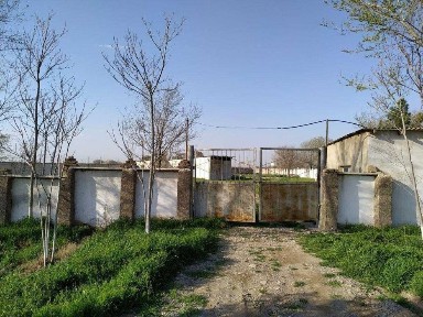 БАЗА сотилади, йул ёкасида, ТЕМИР ЙУЛ кирган, 42 сотих катта склади бор