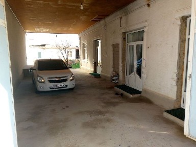 Hovli charxin srochni arzon sotiladi