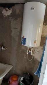 Xovli uchqstka srochna sotiladi
