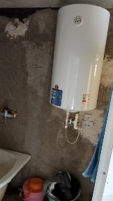Xovli uchqstka srochna sotiladi