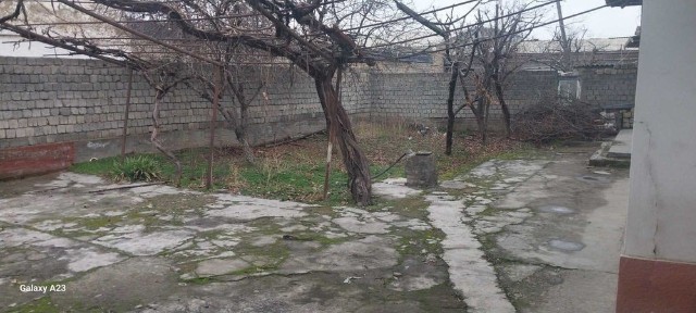 Уй сотилади срочно уй узимизни номимизда уртада одам йук