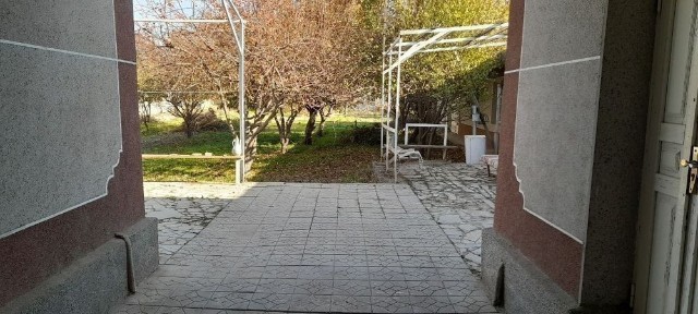 Srochno hovli sotiladi