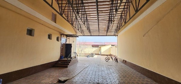Katej sotiladi chutqara yul yoqasida