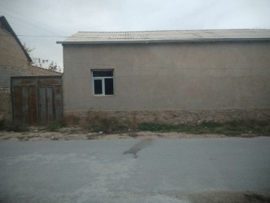 Nurota tumanida hovli sotiladi