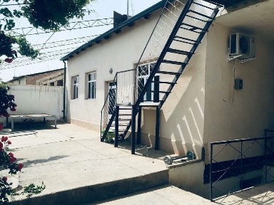 Termiz shaxrida joylashgan uchaska sotiladi