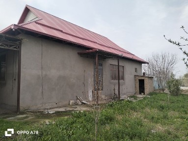 Yangi qurilgan xovli uy sotiladi