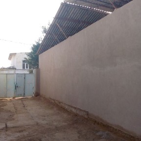 Hovli sotiladi 5 sotix 3 xonali uy