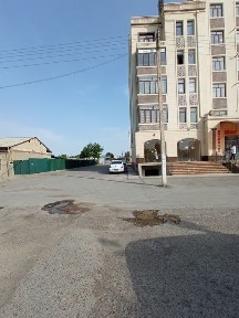 Продаётсья магазин с подвалом под элитном домом