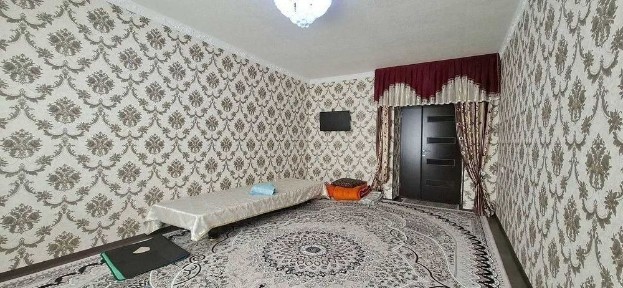 3 хоналик квартира 2 кават кирпичный дом, 7 микр, военгородок