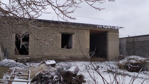 Продайютса недостроенные участок. 4,5 соток. ориентир Аэропорт.