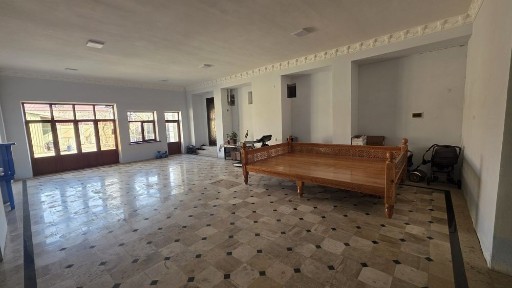 Uchastka sotiladi